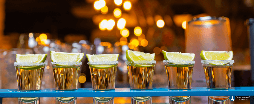 VWWS-Barman make alcoholic shots with rum and liquor